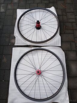 Zapletená kola Bontrager Paradigm SL 2024