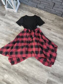 Dívčí šaty vel. 146