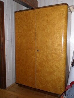 Skříň, noční stolek