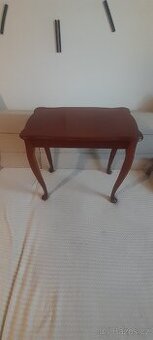 Odkládací stolek..