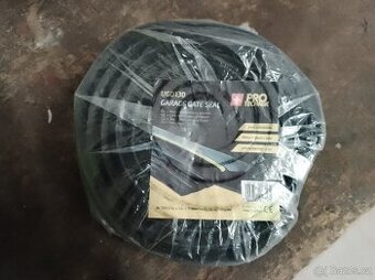 Těsnění pod garážové vrata