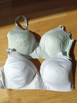 Prodám dívčí podprsenky. F&F