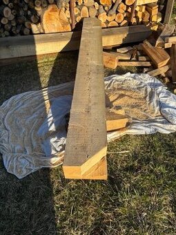 stavební dřevo-dva hranoly