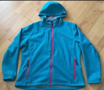 Krásná dámská softshellová tyrkysová bunda