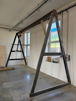 Pojízdný dílenský jeřáb