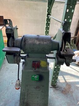 Prodám  2 x brusku na železo