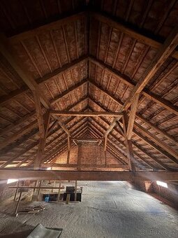 Krov - dřevo z krovu