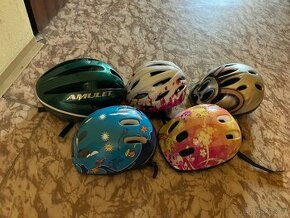 Přilby , helmy na kolo, brusle, koloběžky
