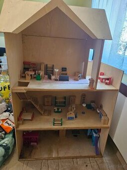 Velký dřevěný domeček pro panenky