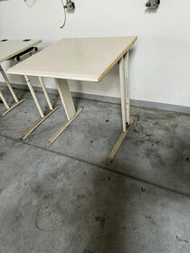 Výškově nastavitelný pracovní stůl - 80x80 cm