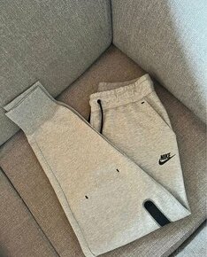 Nové tepláky Nike Tech Fleece