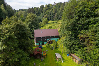 Apartmánový dům, Branná
