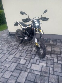 Sur Ron ultra bee r carbon black