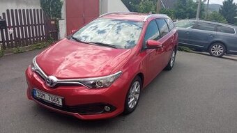 Toyota Auris Kombi 1.6 benzín