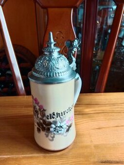 Pěkný starý, porcelánový korbel s průsvitkou na dně