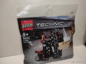 Lego Vysokozdvižný vozík s paletou 30655