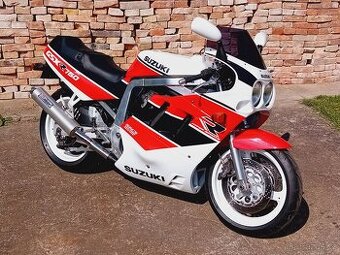 SUZUKI GSX-R 750