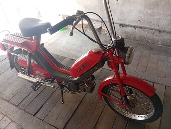 Babeta 210 prodám červené barvy