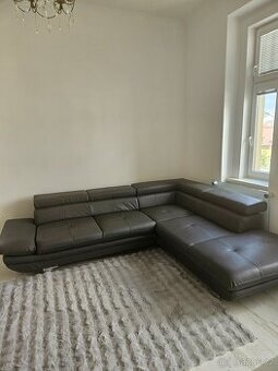 Pohovka ve tvaru L, 4 měsíci stará, s nastavitelnými opěradl
