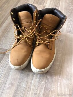 Kotnikove tenisky Timberland 37