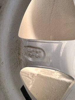 5x112 255/40/19.  Audi q3 q5 a6