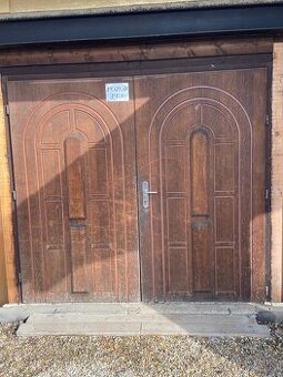 Prodám masivní dřevěná garážová vrata + kompletní rám