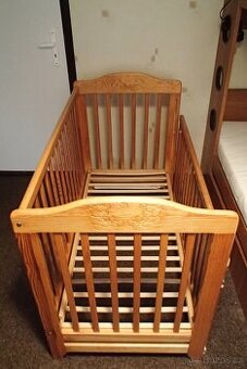 Dětská dřevěná postýlka