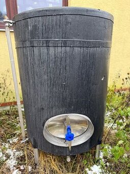 Nerezový izolovaný zásobník 700 L