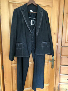 Dámský kalhotový kostýmek s vestou