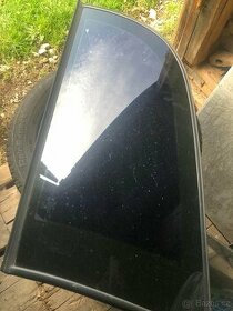 bocni skla kufru Opel Omega Combi