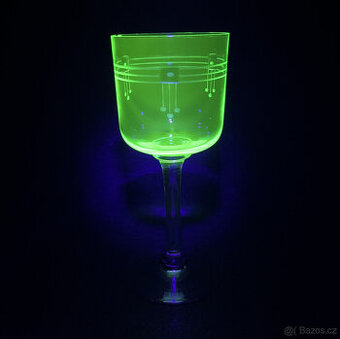 Starožitná secesní sklenice 120ml, uranové sklo