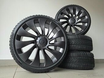 Orig. Tesla III / Zimní Pirelli 235/35/20 - Nejeté