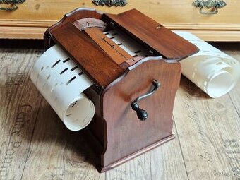 Starožitný hrací stroj, flašinet, The Mechanical Orguinette,