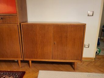 Retro skříňka typu universal / Brusel 58