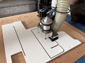 CNC frézka s dmychadlem