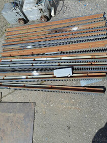 Hřeben na vrata plastový