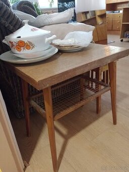 Retro stolek pod rádio Dřevopodnik OPMP