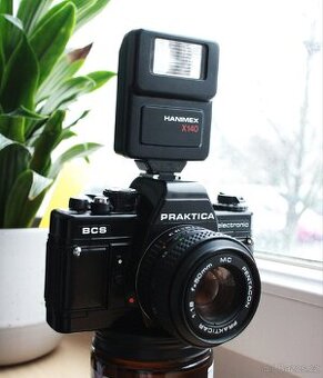 Objektiv Pentacon 50mm f/1.8 + Tělo Praktica BCS na díly