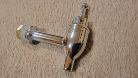 Kohoutek na karafu nebo vodní soudek