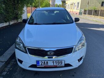 KIA Ceed 11/2010 facelift 1.4 16V CVVT 66kW