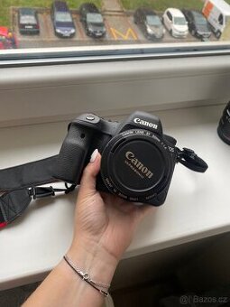 Canon 6D mark II + objektivy v popisku