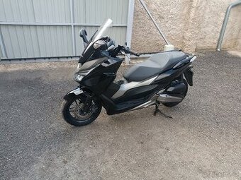 Honda Forza 125i rv. 2018 CZ doklady v ceně černá 2