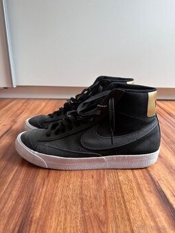 Nike Blazer Black Gold