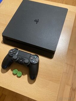 Ps4 slim500gb, ovladač+ ochrana na joysticky