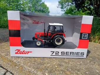 SBĚRATELSKÝ MODEL ZETOR 7211 MĚŘÍTKO 1:32