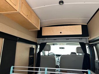 Opel Vivaro 2,5 CDTI 107kw L2H2 obytny webasto postel