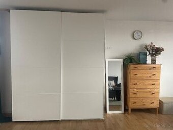 Posuvné dveře ke skříni PAX z IKEA