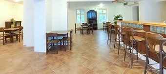 Stoly a židle do restaurace
