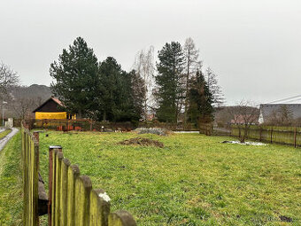 PRODEJ POZEMKU s připraveným projektem roubeného rodinného d