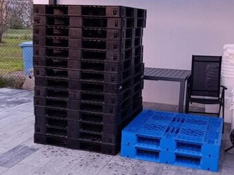 Plastové palety 110x110x12 cm